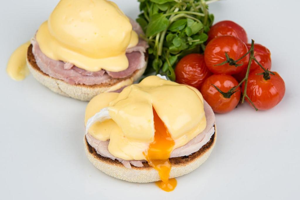 Bed and Breakfast Darwin'S Townhouse Shrewsbury Zewnętrze zdjęcie Eggs Benedict