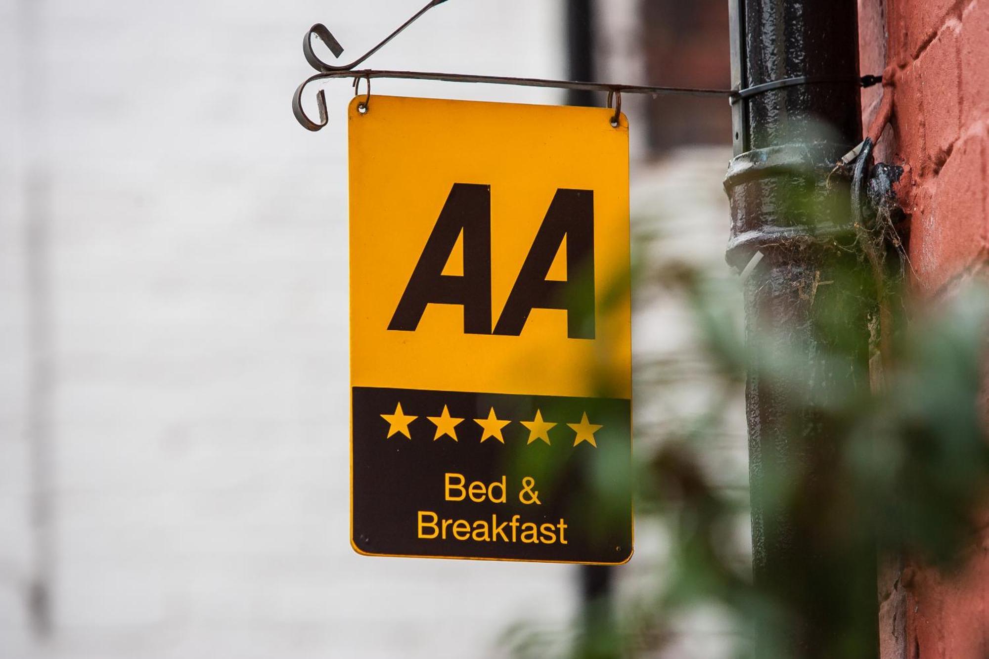 Bed and Breakfast Darwin'S Townhouse Shrewsbury Zewnętrze zdjęcie AA sign