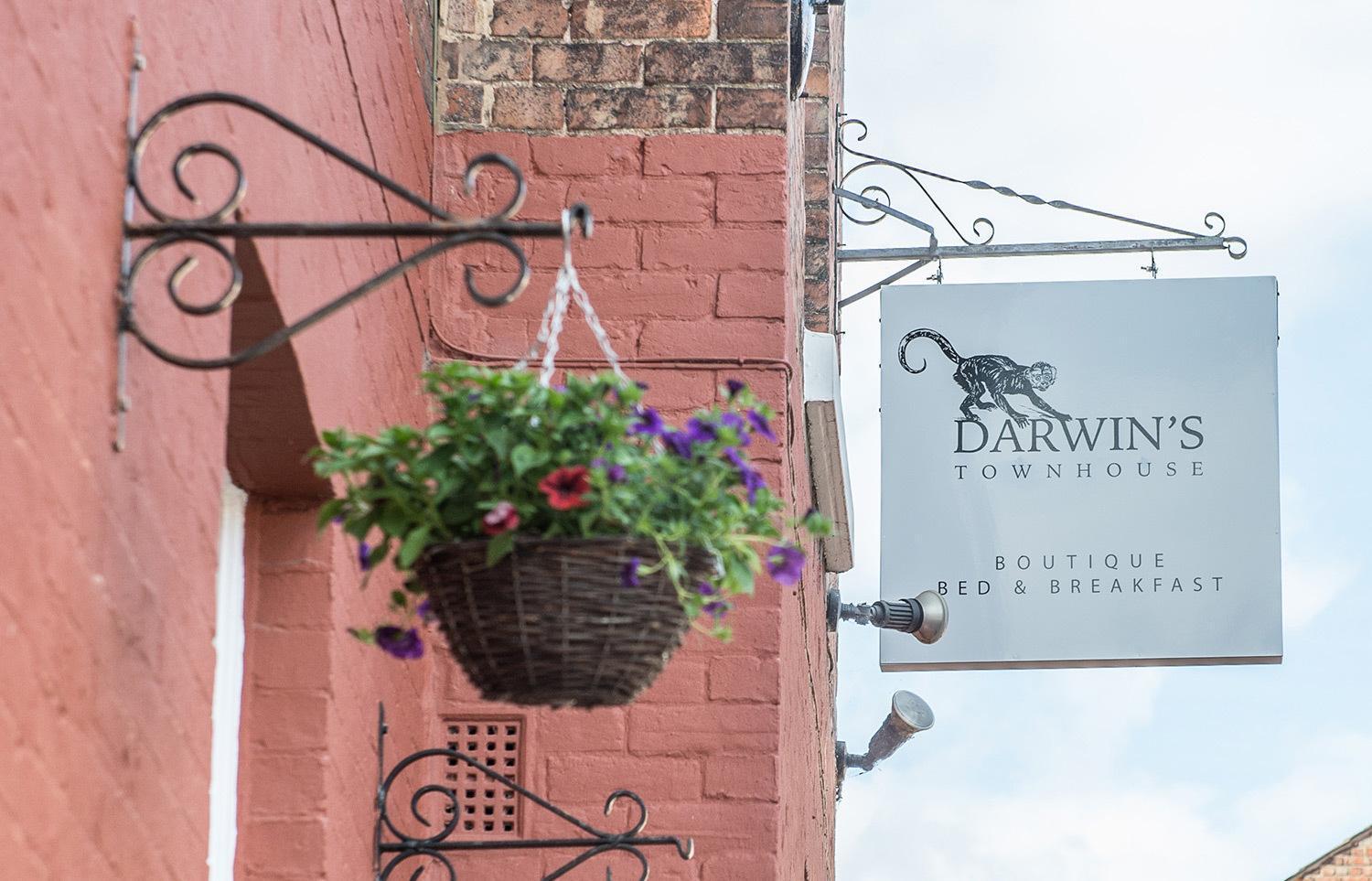 Bed and Breakfast Darwin'S Townhouse Shrewsbury Zewnętrze zdjęcie The Darwin's Townhouse sign