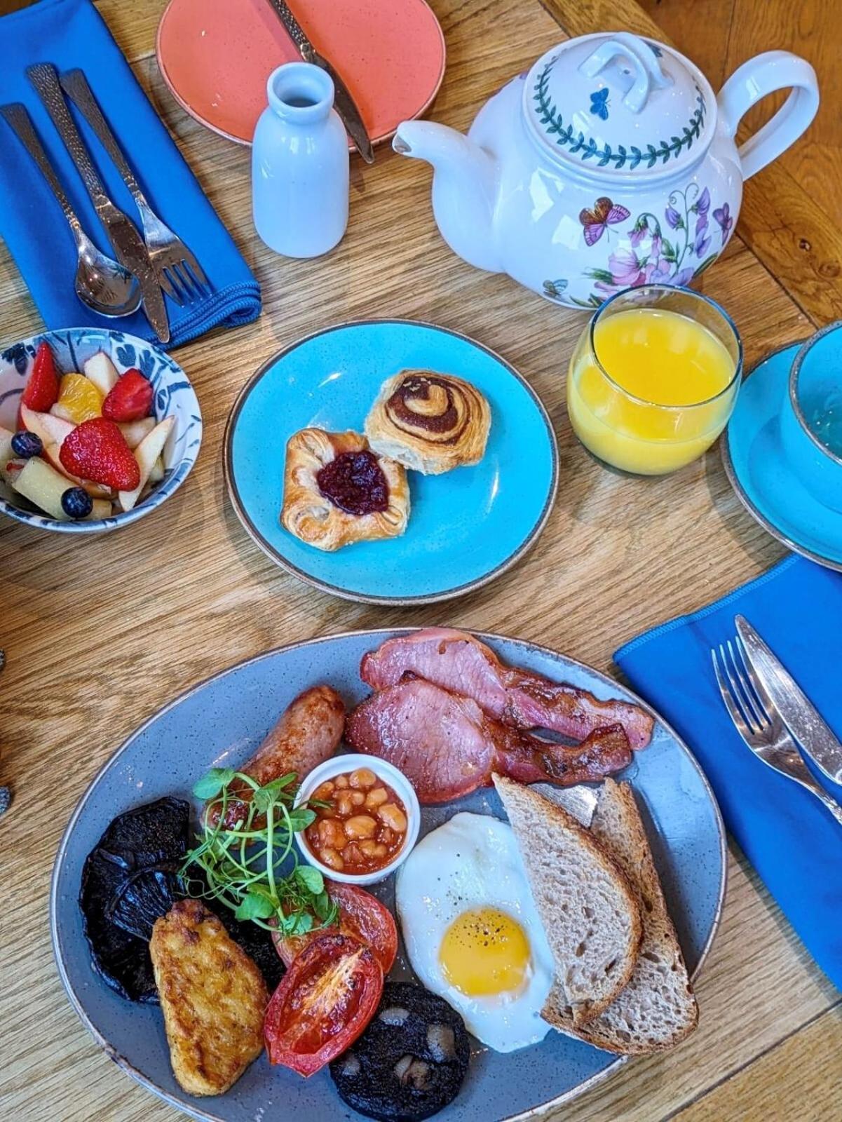 Bed and Breakfast Darwin'S Townhouse Shrewsbury Zewnętrze zdjęcie A full English breakfast