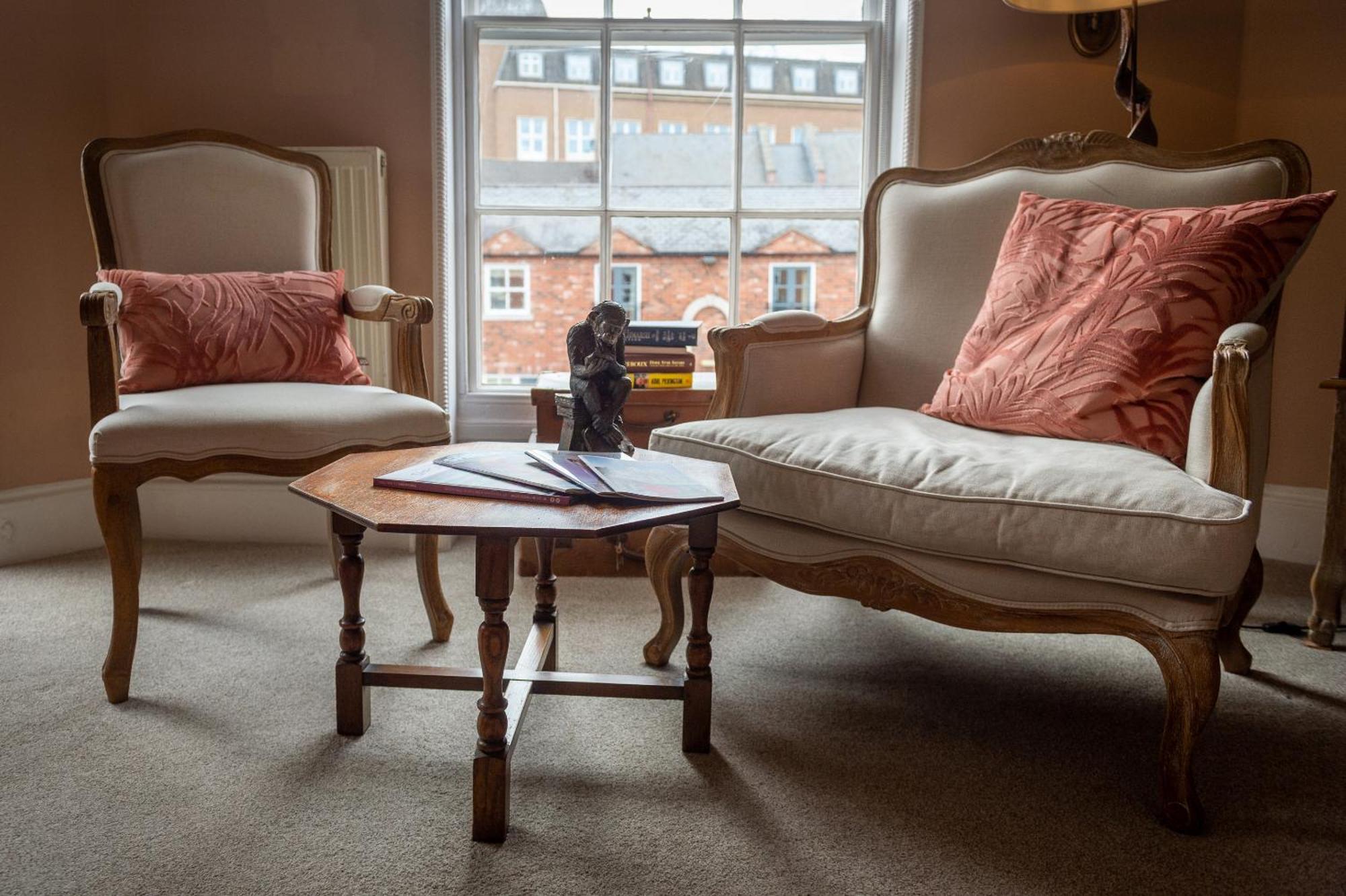 Bed and Breakfast Darwin'S Townhouse Shrewsbury Pokój zdjęcie The interior of the Old Bank House